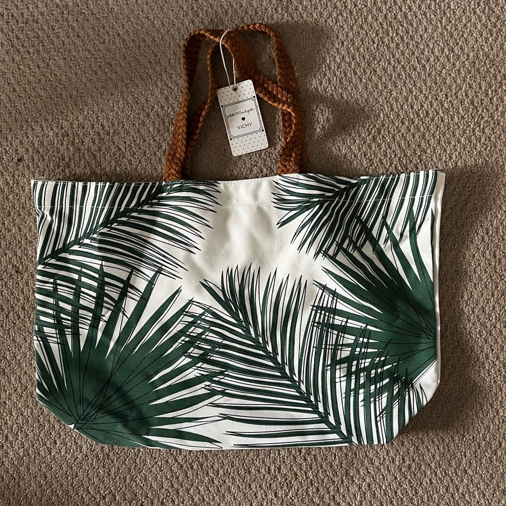 BRAND NEW-Petite Mendigote Tote